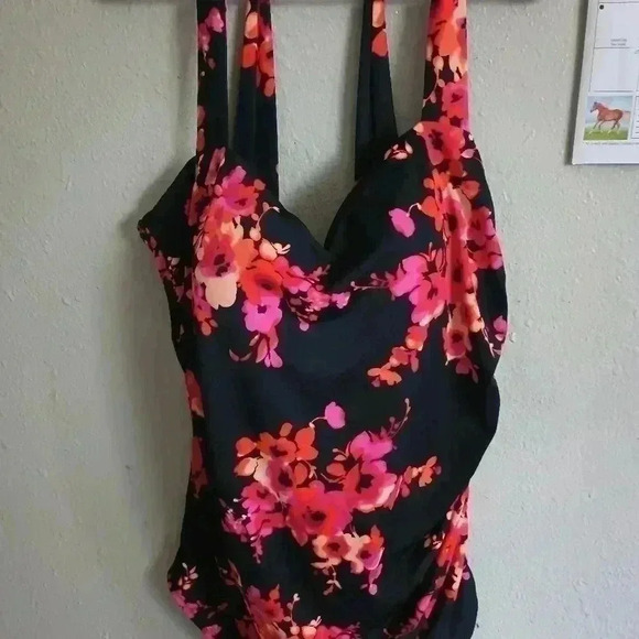 Agua bella swimsuit - Picture 2 of 5